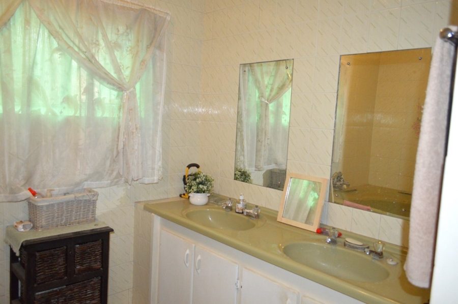 5 Bedroom Property for Sale in Stilfontein Ext 4 North West